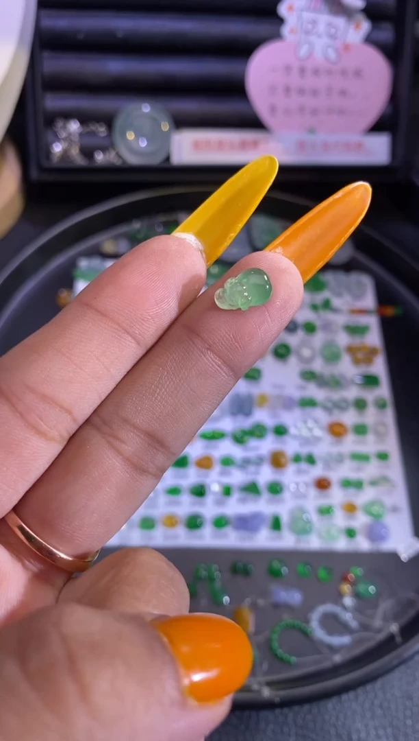 未镶嵌挂件翡翠大象