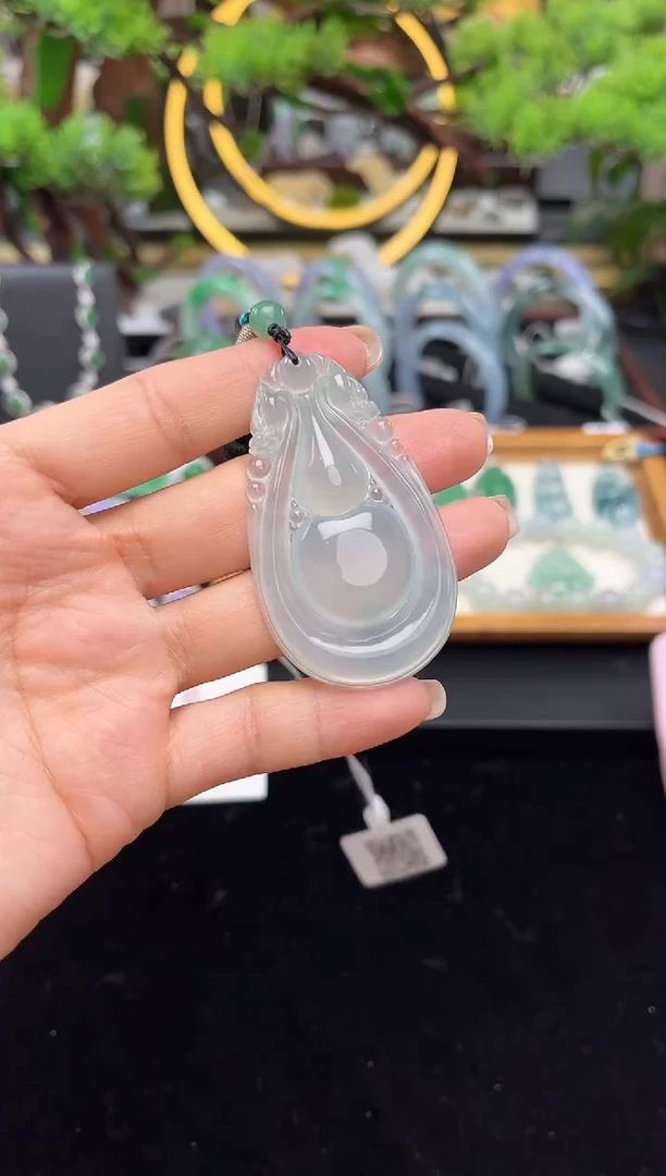 颈饰未镶嵌翡翠吊坠