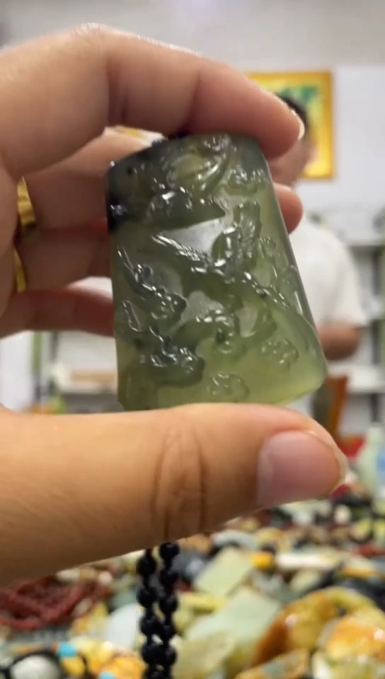未镶嵌岫玉吊坠