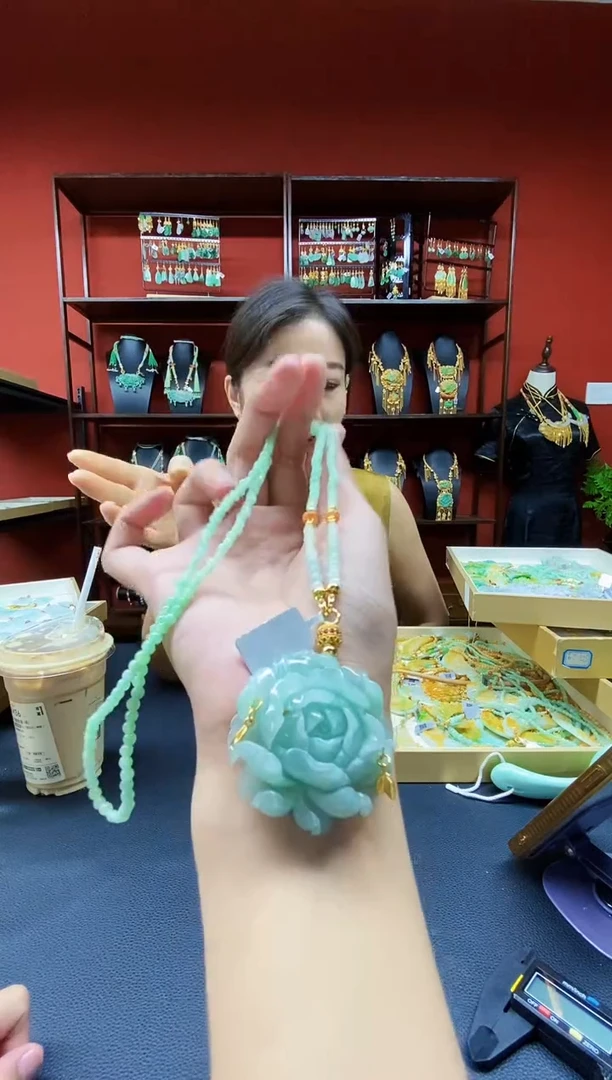 颈饰未镶嵌翡翠吊坠