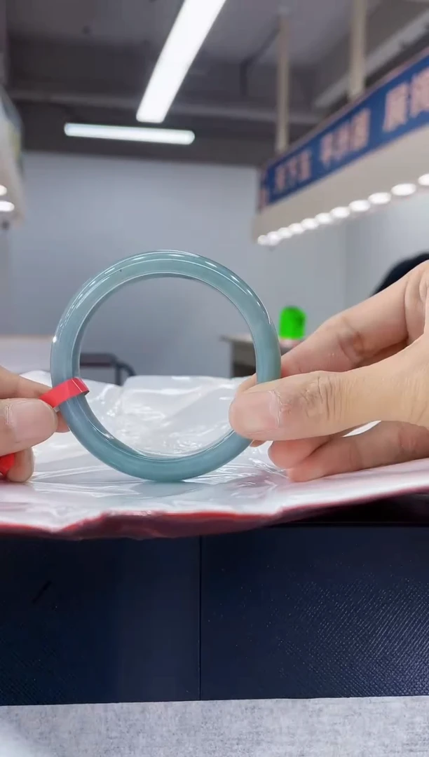 翡翠手镯未镶嵌手镯8