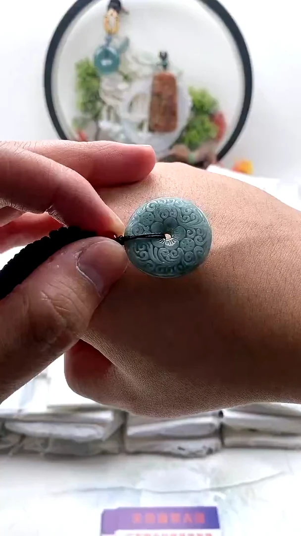 颈饰未镶嵌翡翠扣子1