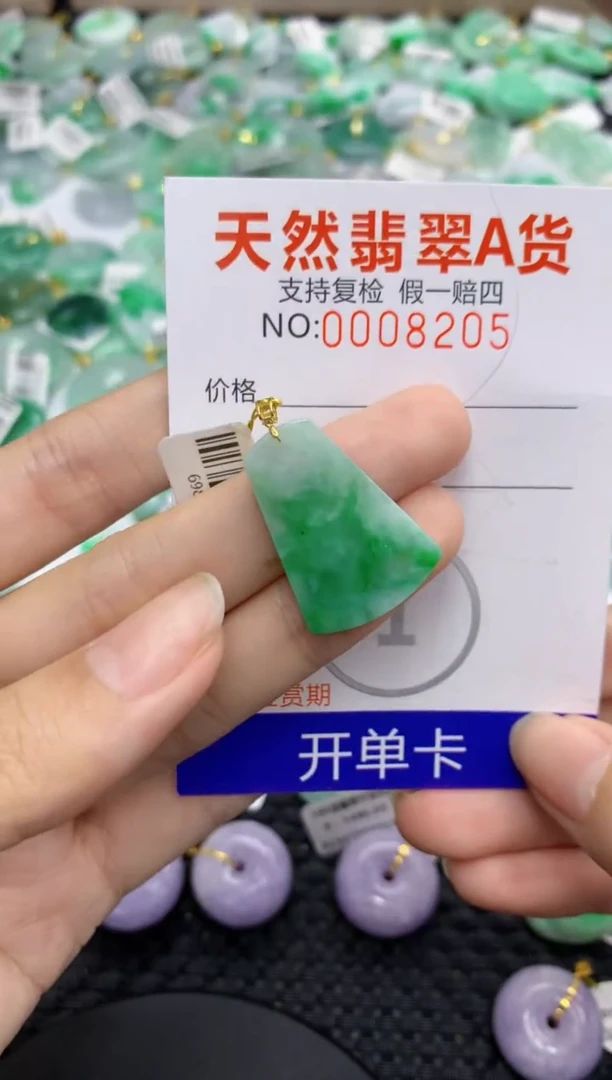 翡翠18K金镶嵌颈饰111111111111
