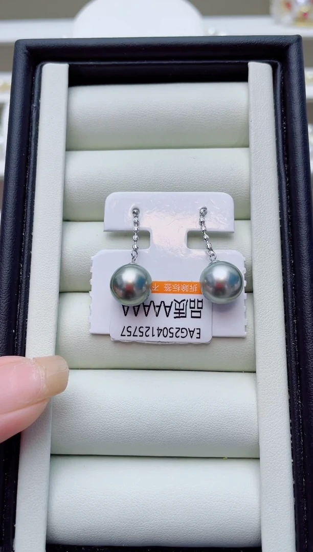 18K金镶嵌海水珍珠耳饰W114