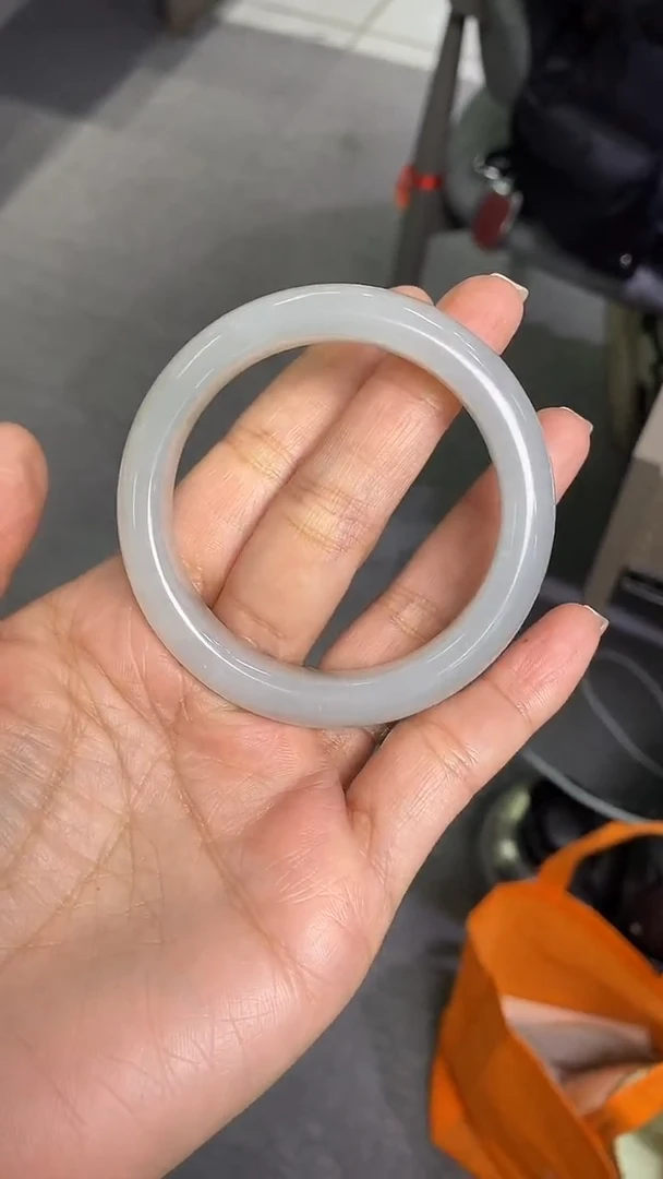 未镶嵌手镯和田玉和田玉青海料手镯52mm，有微包容