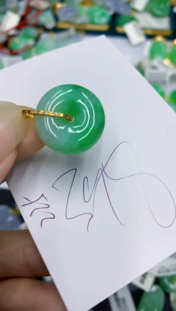 翡翠18K金镶嵌颈饰11111111111