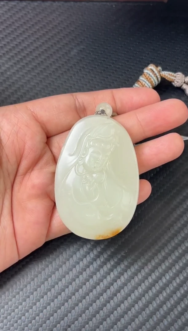 吊坠(赠链)未镶嵌和田玉且末金山微色差吊坠mLk