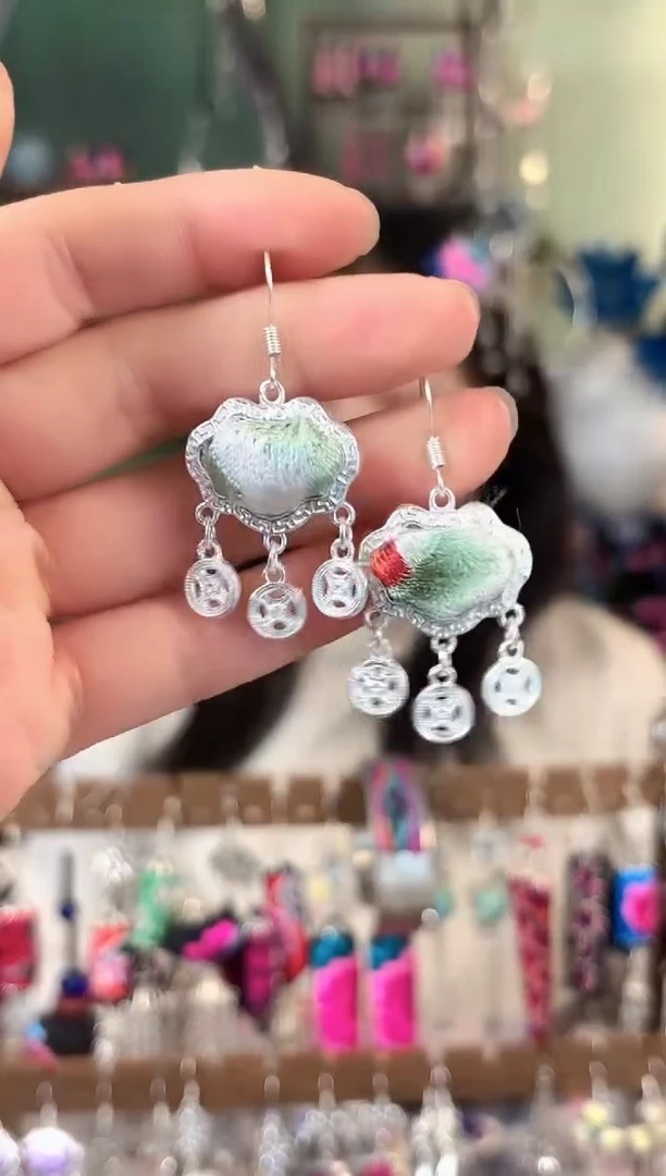 彩云南阁非遗老绣饰品537*