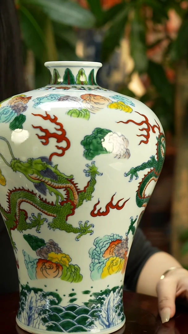 其他瓷斗彩梅瓶一只