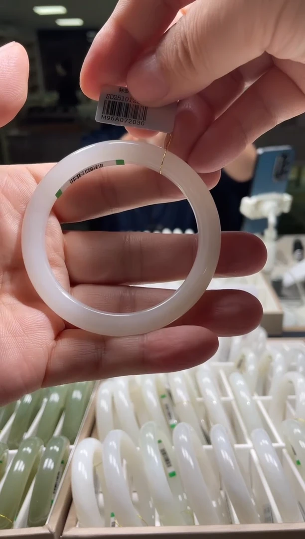 未镶嵌手镯和田玉56-57圈口 2030