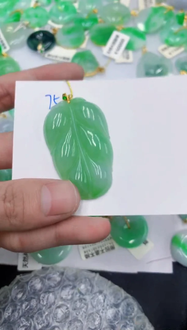 颈饰18K金镶嵌翡翠111111