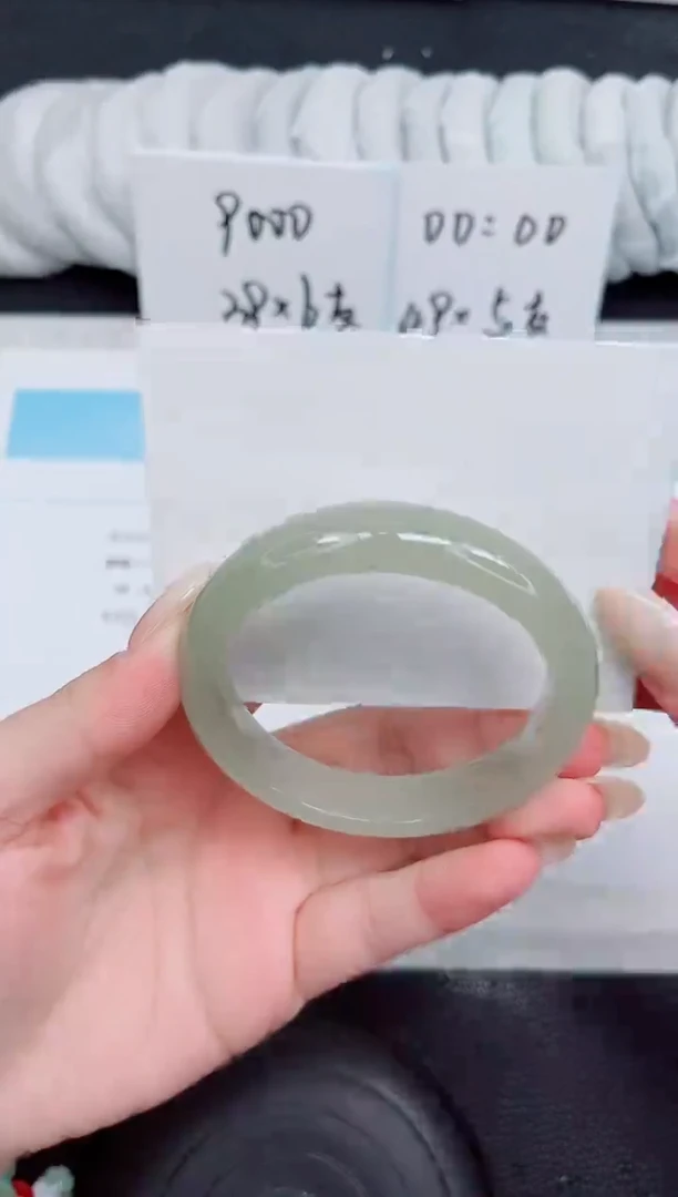 未镶嵌手镯石英质玉146-56.7