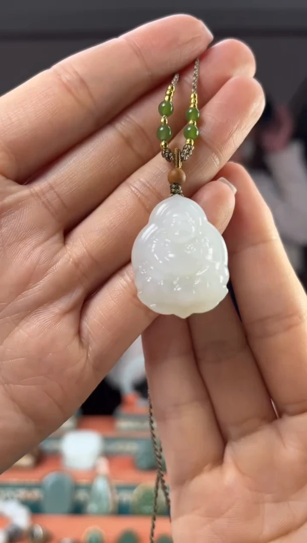 颈饰未镶嵌和田玉佩佩