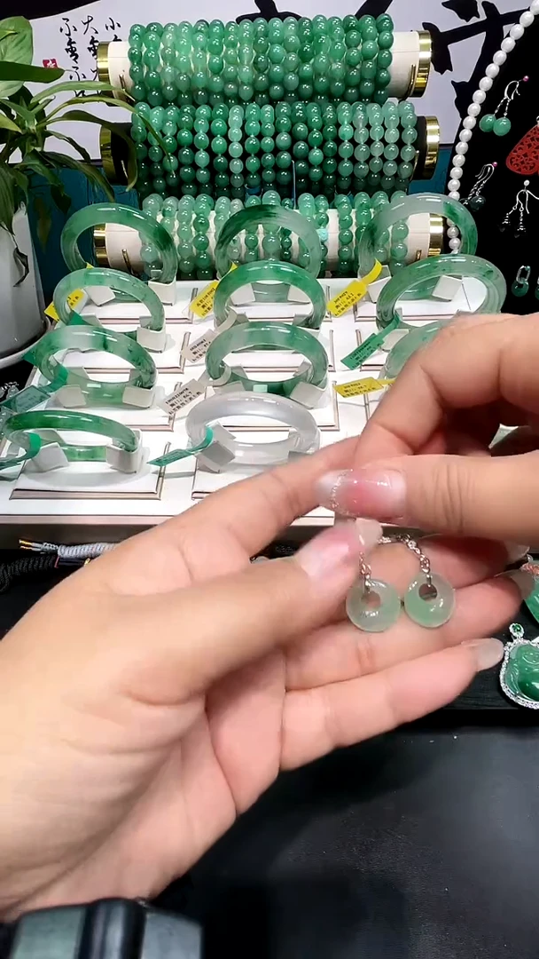 银S925镶嵌石英质玉（非洲翠）耳环耳扣