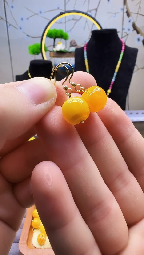 14K金镶嵌蜜蜡耳饰E01