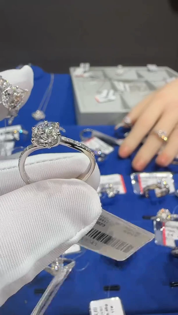 铂Pt950镶嵌戒指/指环实验室培育钻石1ct 六爪扭臂戒指