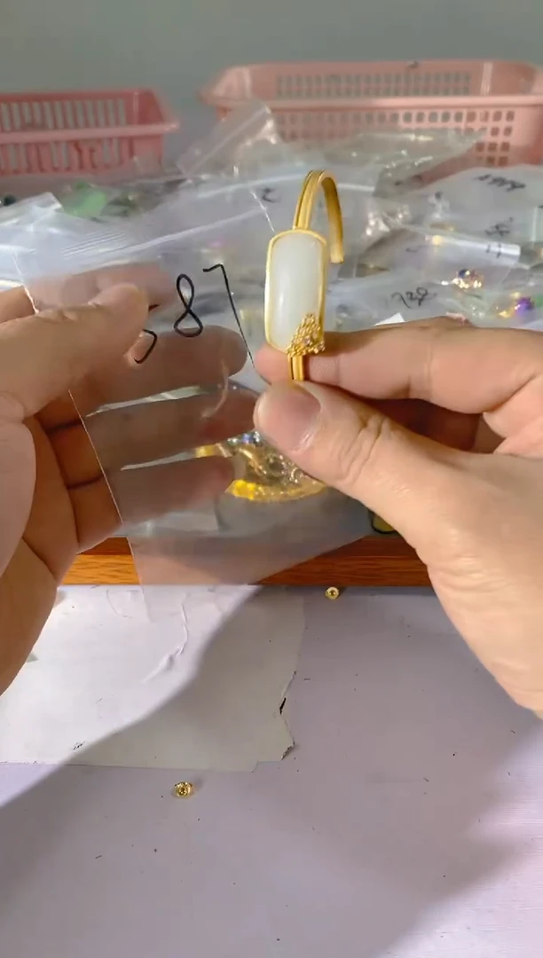 【闪购商品】水晶颈饰银S925镶嵌587红宝，蓝宝，多样性发一件赠链