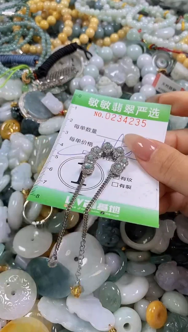 翡翠未镶嵌颈饰闪购0234235多样性发其一