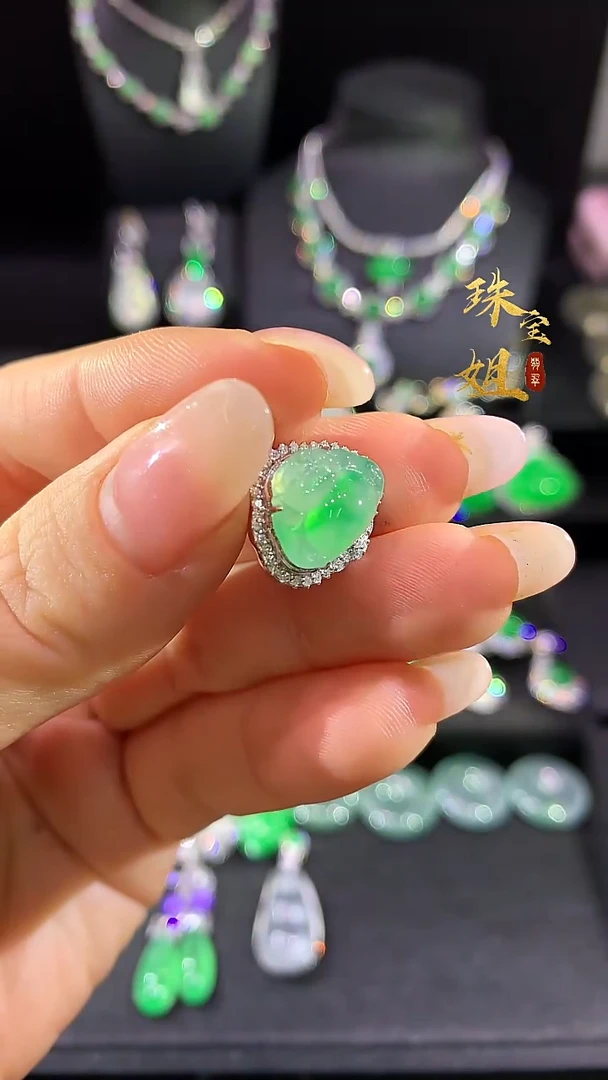 吊坠(不含链)18K金镶嵌翡翠吊坠