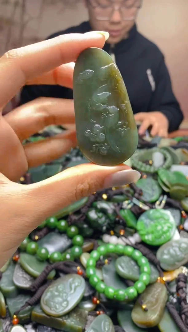 颈饰未镶嵌和田玉1