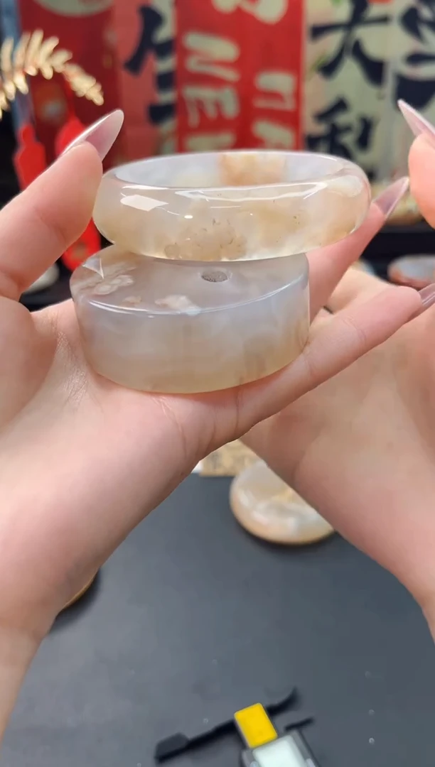 【闪购商品】石英质玉手镯未镶嵌赠送镯心（圈口）无证书