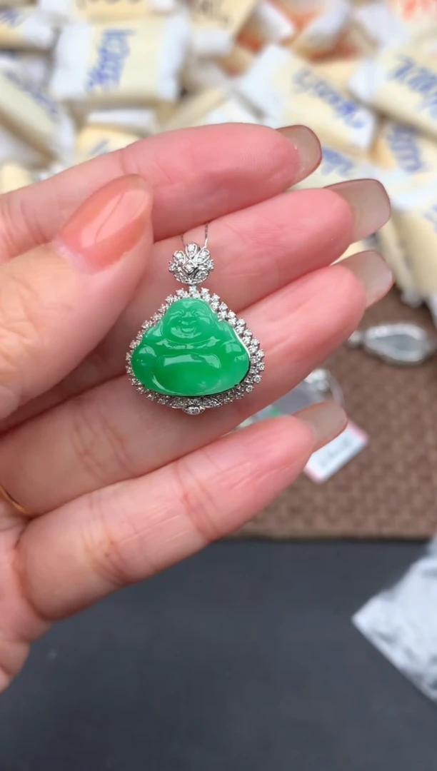 18K金镶嵌挂件翡翠一