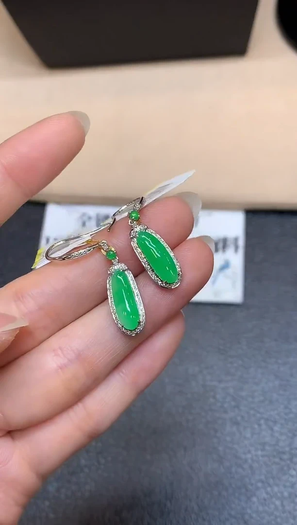 18K金镶嵌翡翠耳饰福瓜【无服务费