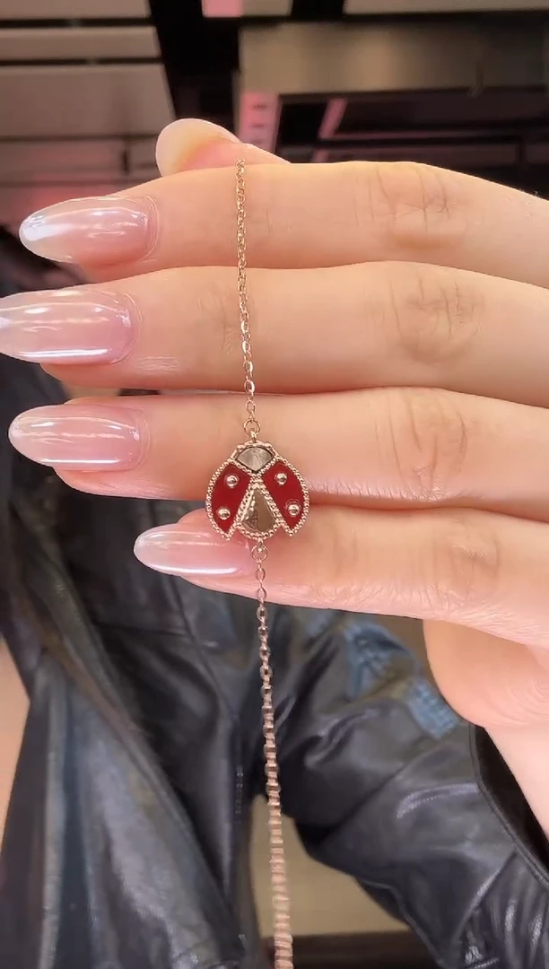 18K金镶嵌手链玛瑙/玉髓瓢虫手链