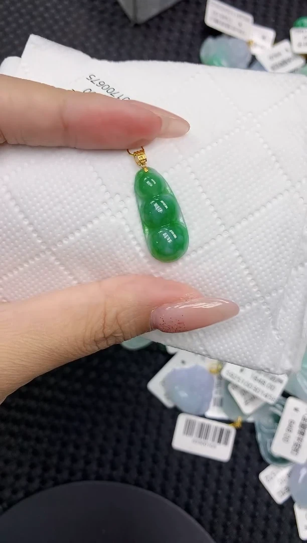 颈饰18K金镶嵌翡翠1111111111