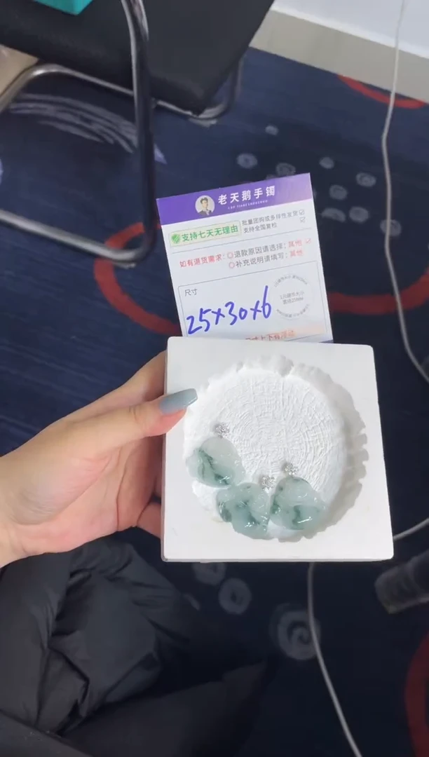 18K金镶嵌挂件翡翠【冰飘花】佛公F15配绳/多样性发其一CP