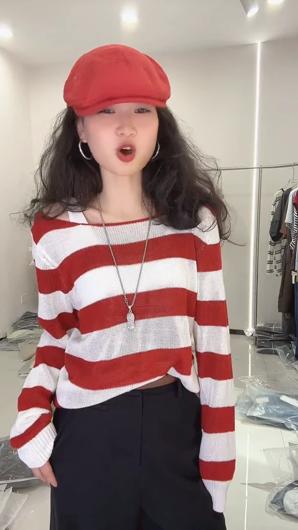 聚酯纤维红白条纹套头衫