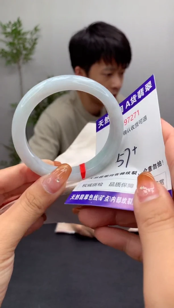 未镶嵌手镯翡翠有纹，完美者勿拍