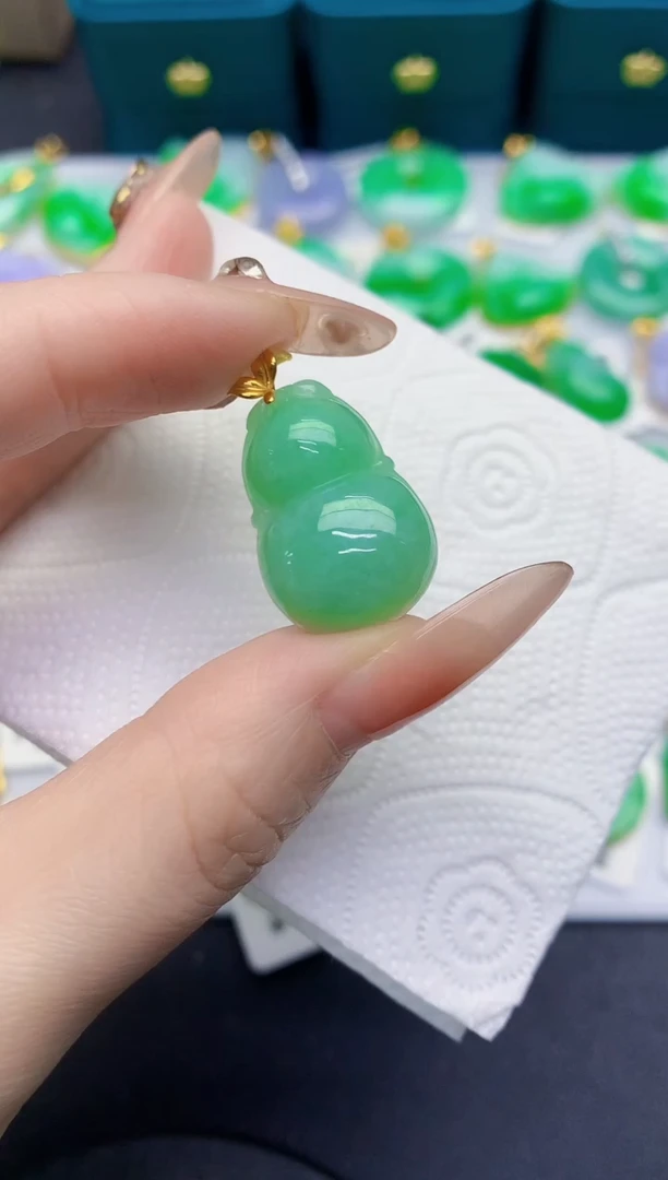 颈饰18K金镶嵌翡翠缅甸天然翡翠A货