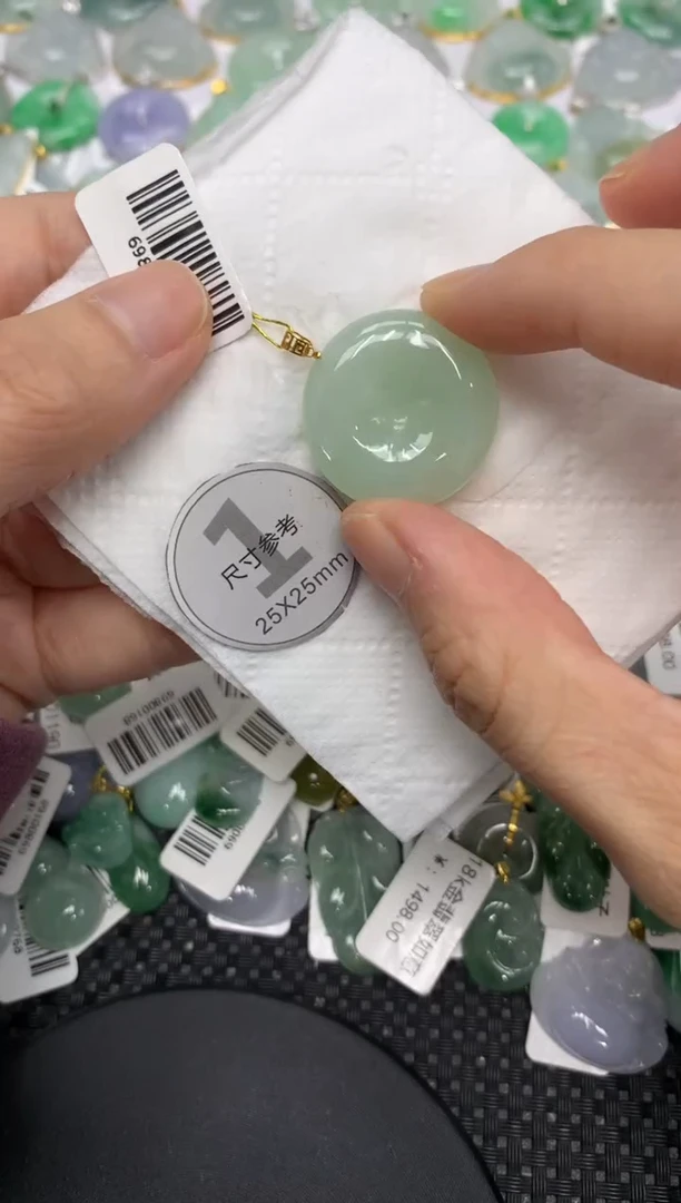 颈饰18K金镶嵌翡翠111111111111