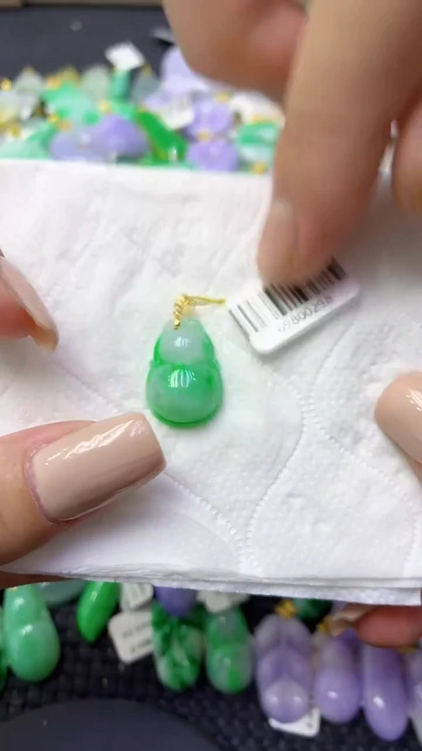 颈饰18K金镶嵌翡翠天然缅甸翡翠A货