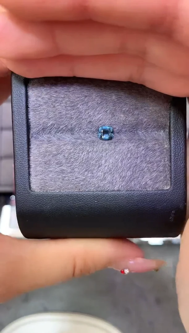 未镶嵌裸石定制尖晶石枕型 蓝色调 0.61ct