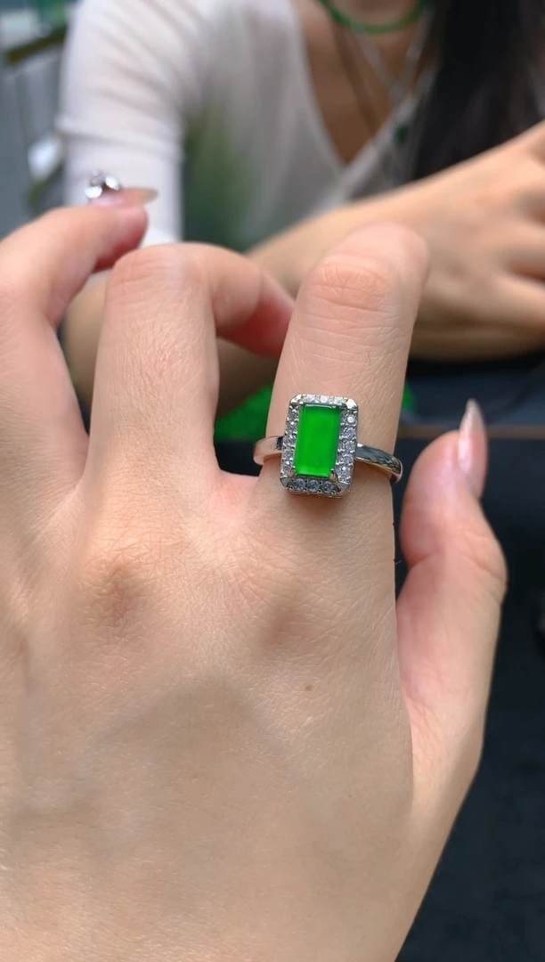 翡翠未镶嵌颈饰天然A货翡翠