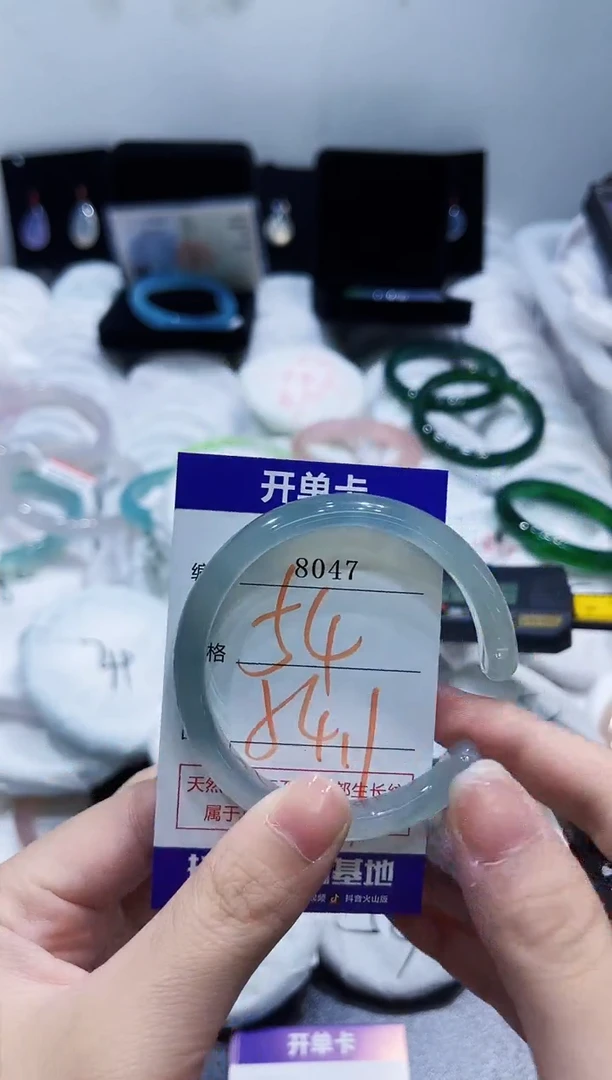 玛瑙/玉髓手镯未镶嵌8047
