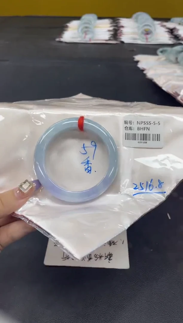 未镶嵌手镯翡翠翡翠手镯