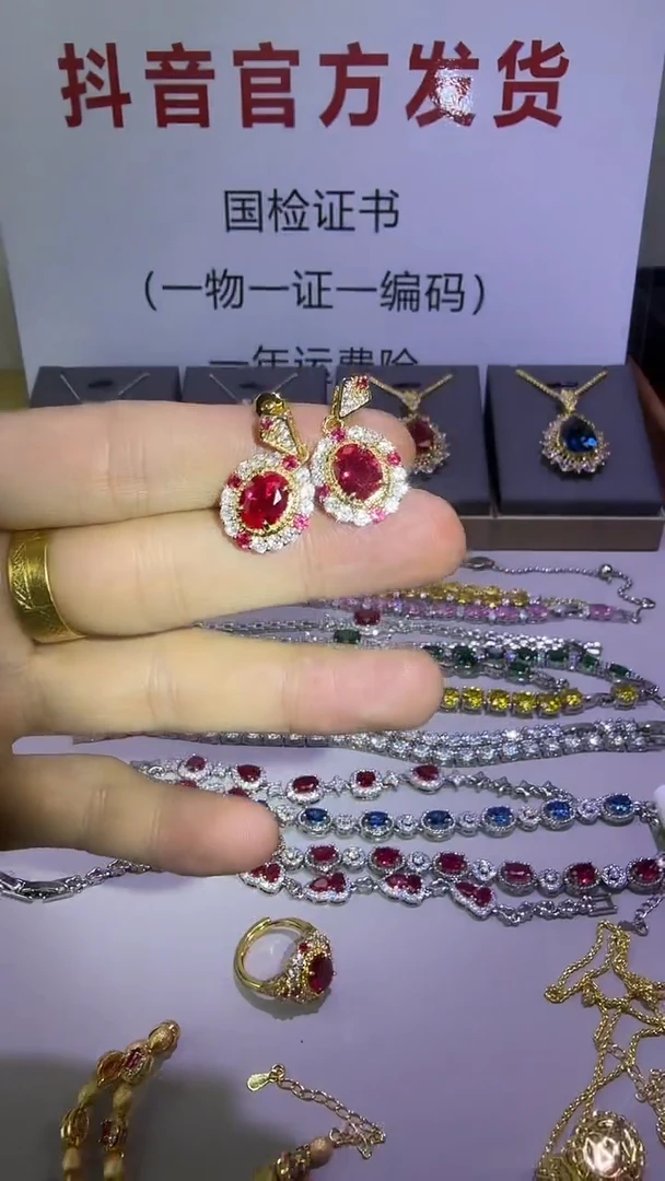 18K金镶嵌耳钉红宝石75