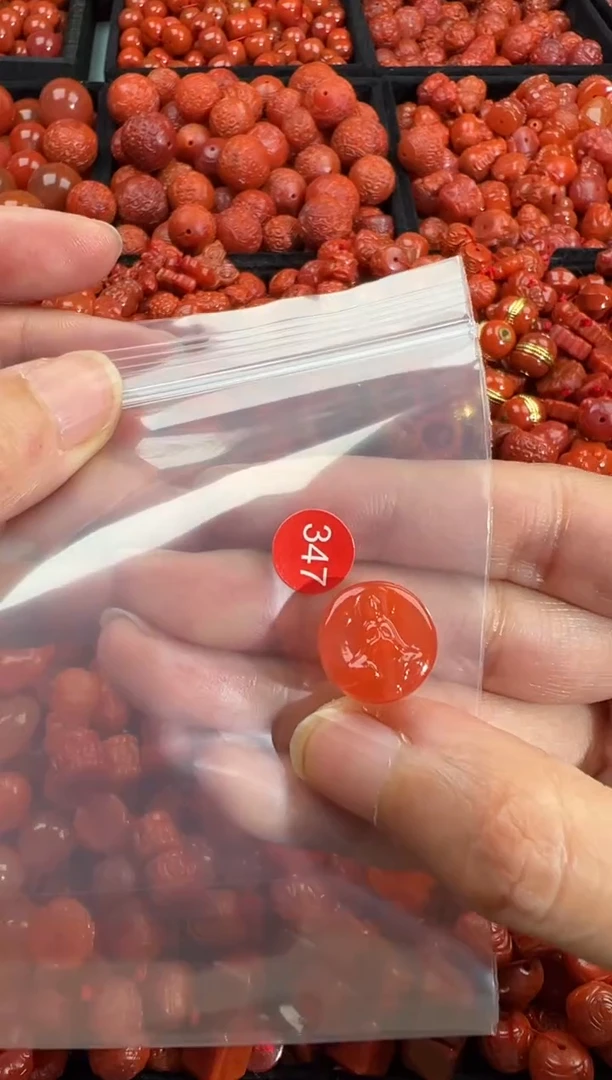 南红玛瑙未镶嵌颈饰1