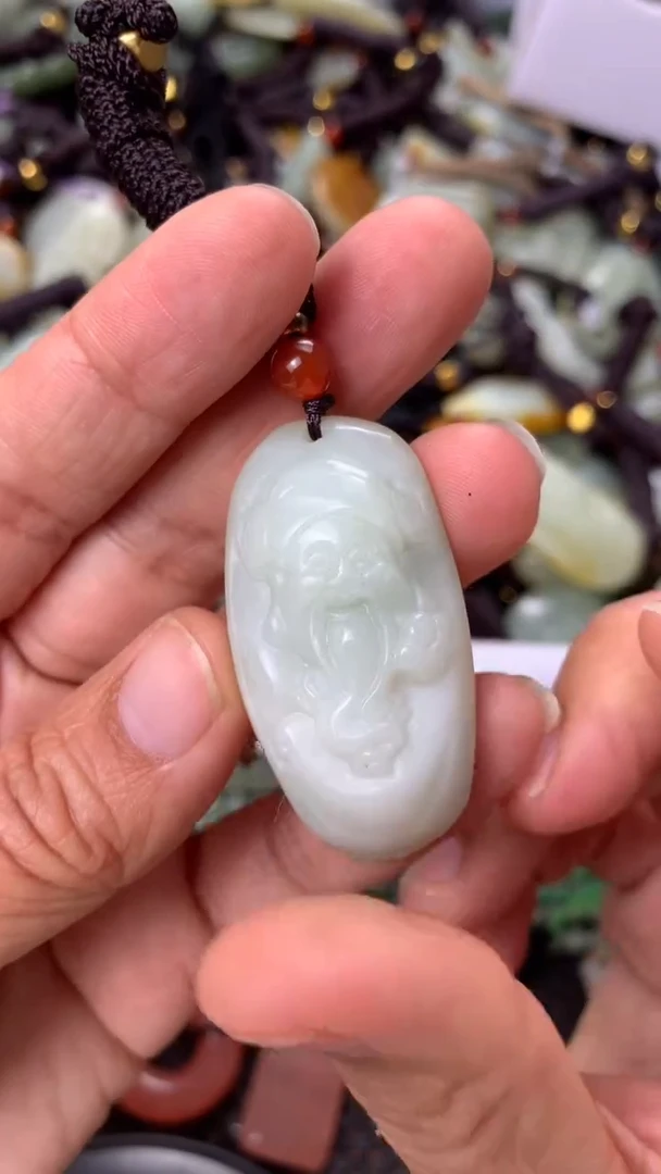 【闪购商品】和田玉颈饰未镶嵌多样性发货没有证书拍一发一有瑕