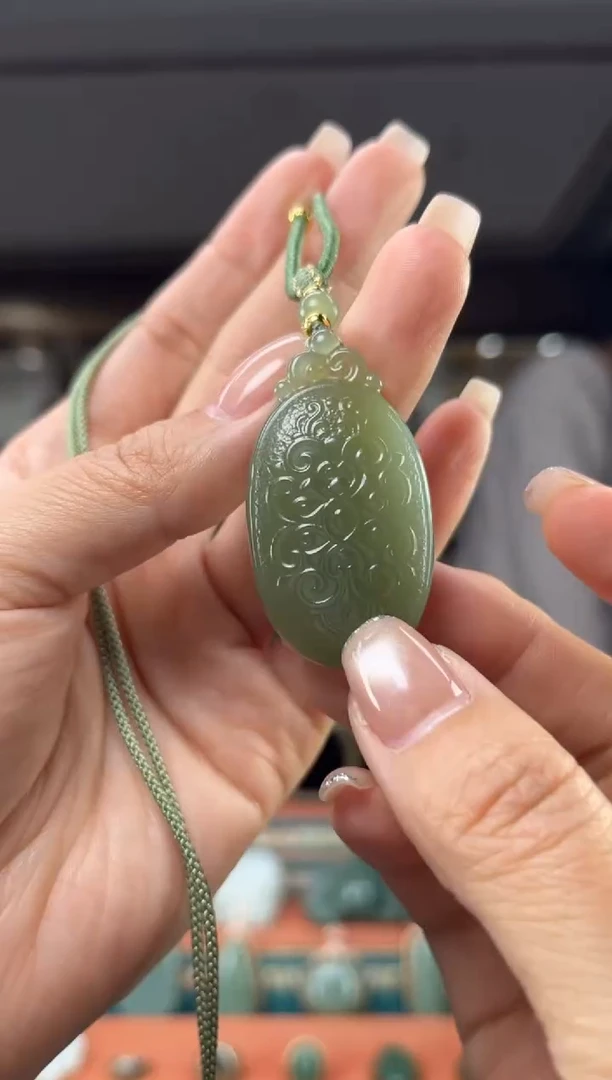 颈饰未镶嵌和田玉佩佩