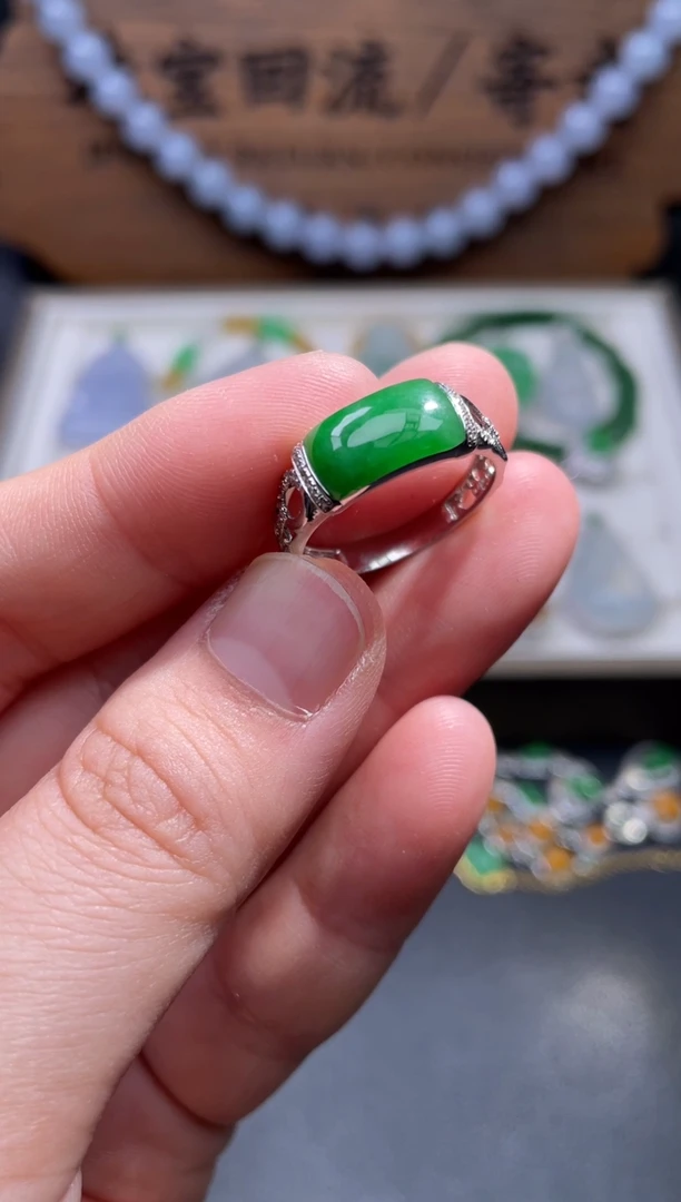【闪购商品】翡翠戒指18K金镶嵌25..........