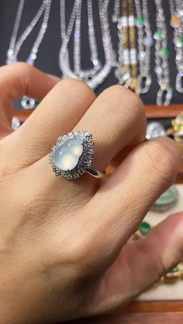 18K金镶嵌戒指翡翠戒指