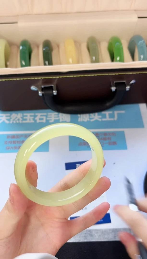 未镶嵌手镯石英质玉34/5859