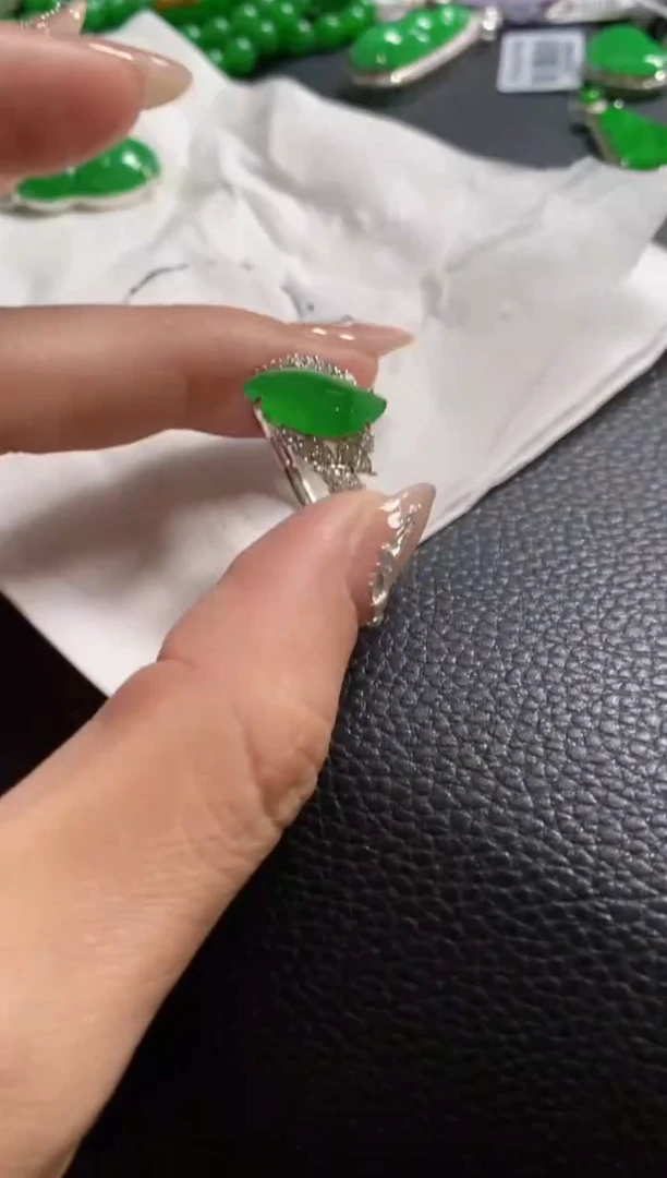 【闪购商品】定制翡翠18K金镶嵌戒指