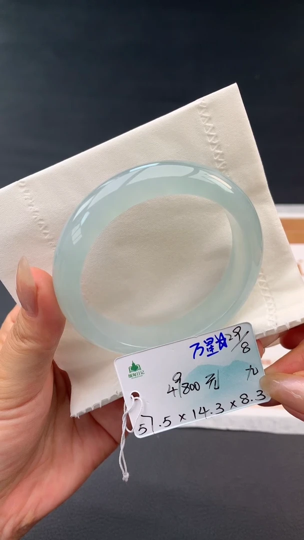 未镶嵌手镯翡翠自带#送人#，联系客服核对地址~