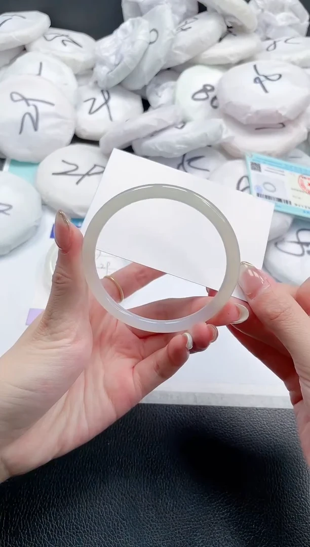 【闪购商品】石英质玉手镯未镶嵌14J88-59