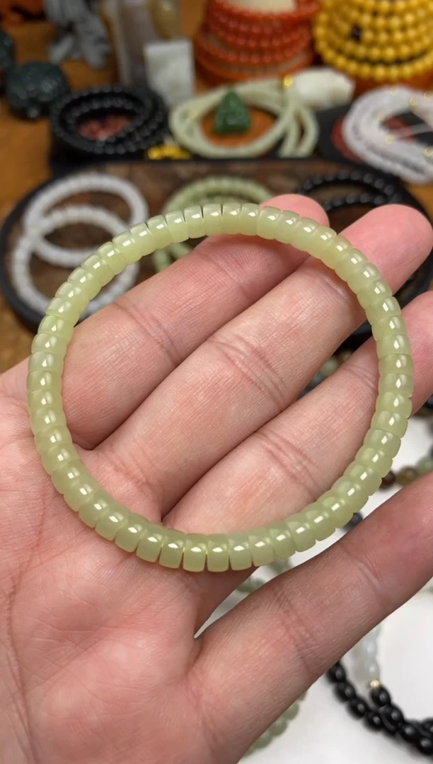 颈饰未镶嵌和田玉手串